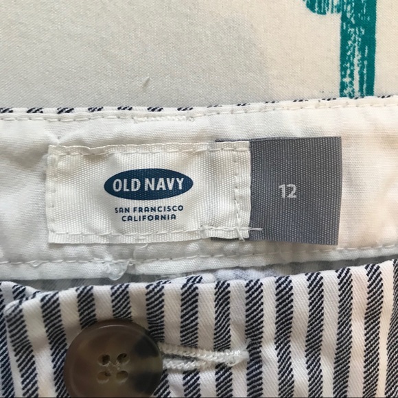Like new old navy shorts striped style white black - Picture 2 of 4